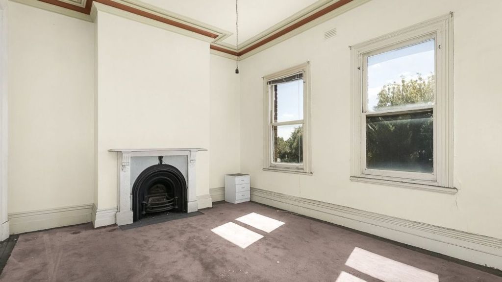 Not a single bid for Brighton mansion at auction after heavy discount