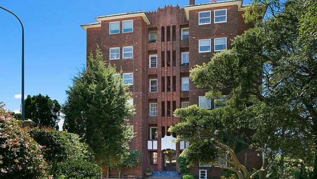 Hedge fund expat Stephen Fisher lists Point Piper pad, keeps Singapore home