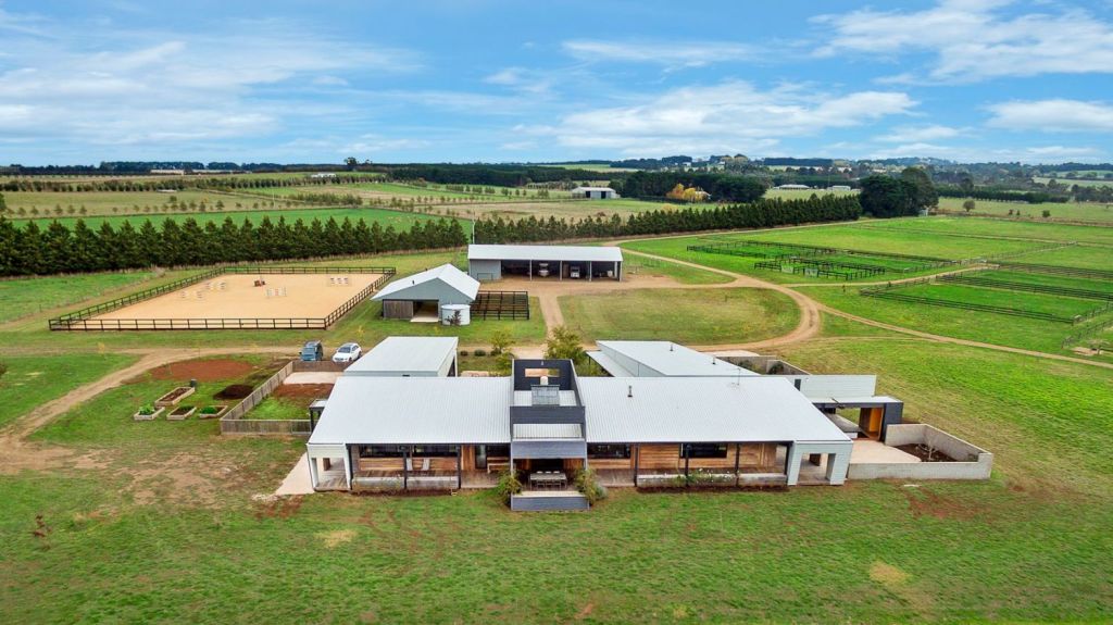 Coast and Country Graeme Gunn designed home comes with a guest wing