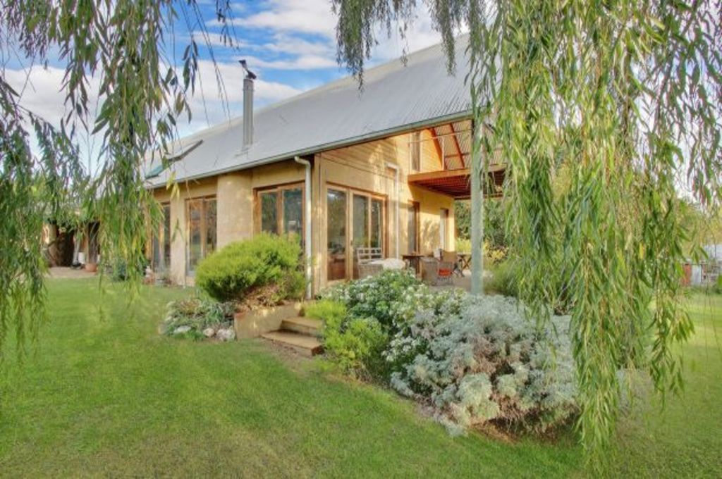 Three stunning regional homes to lure you from Sydney