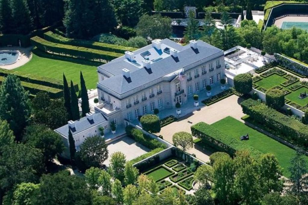 LA mansion hits the market for record $440 million