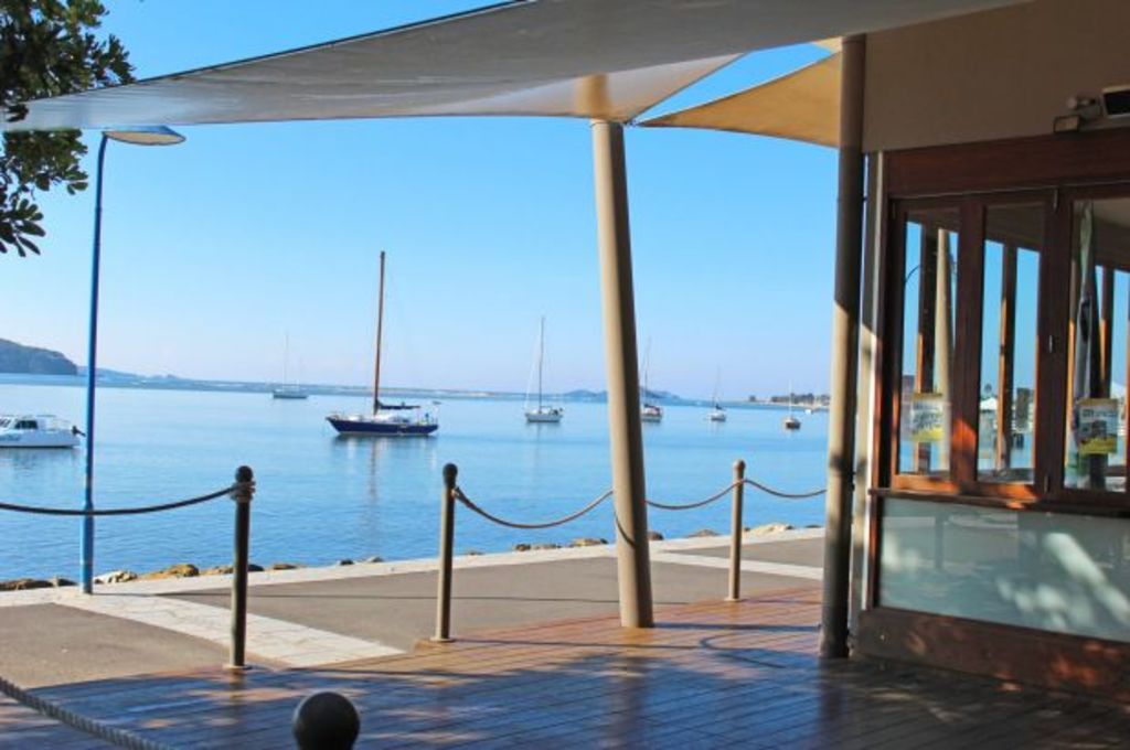 Vacant waterfront restaurant in Batemans Bay for sale