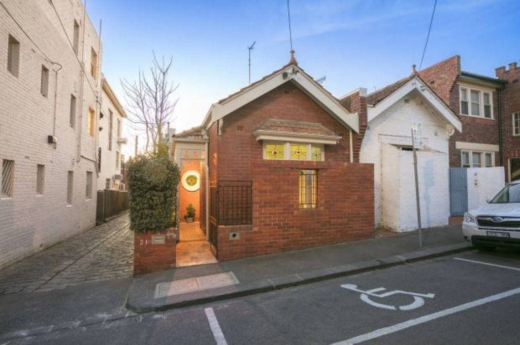 'The Mayfair of Melbourne': Small period home sells for $1.8 million