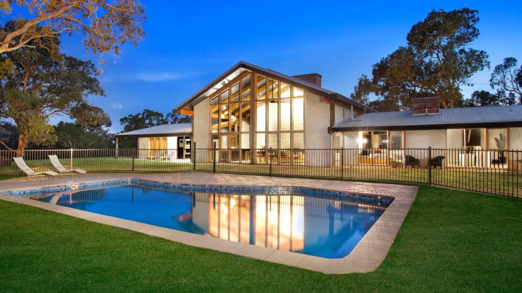 House Of The Week An Old Alistair Knox Mudbrick Home Gets A New millennium Makeover House Of The Week An Old Alistair Knox Mudbrick Home Gets A New millennium Makeover