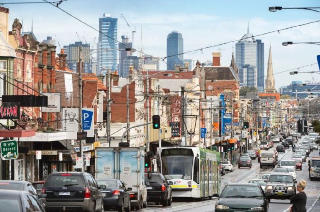 Melbourne's median house price rises again, now above $900k
