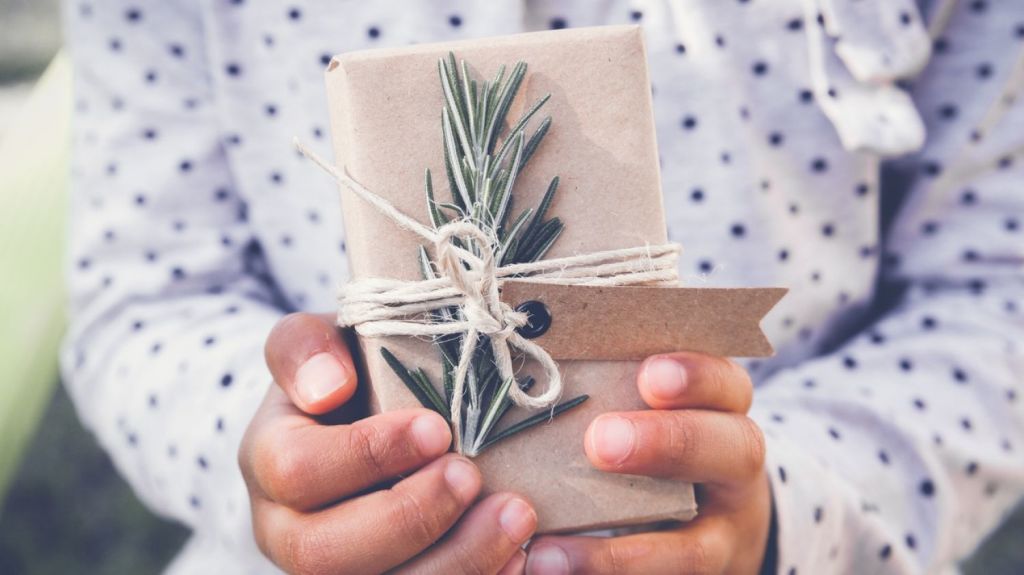 Present danger: The 8 gifts you should never give, according to a stylist