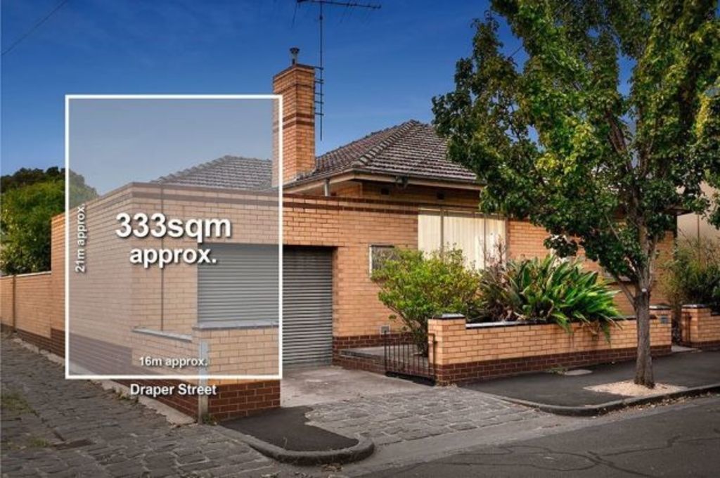 Knock-down house in Albert Park smashes reserve by $650,000