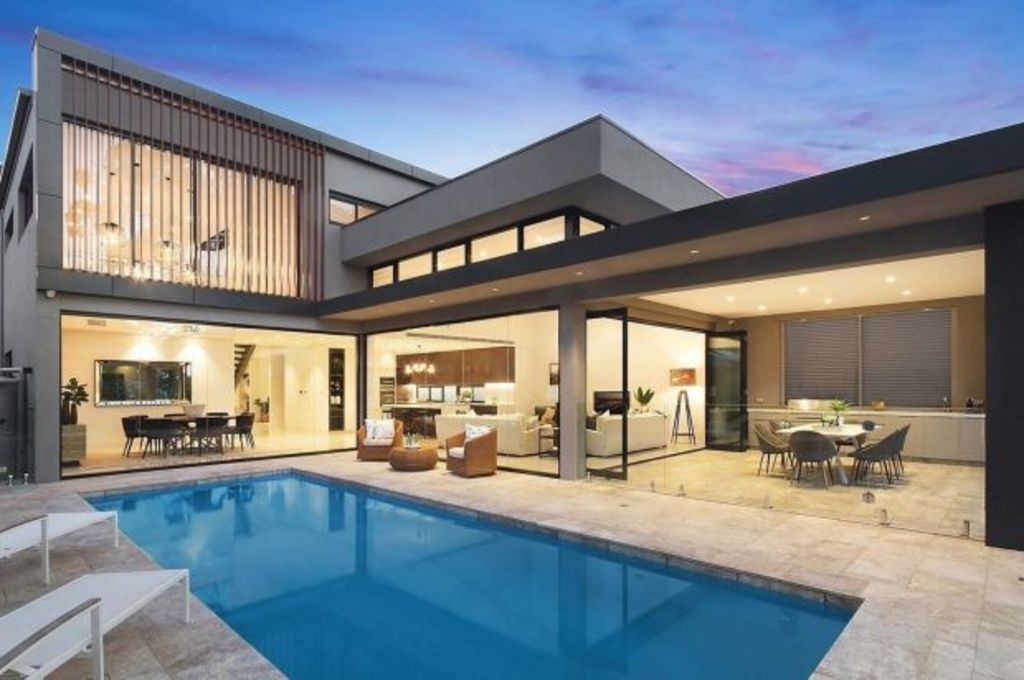 Sydney auction clearance rate drops below 60 per cent as market turns