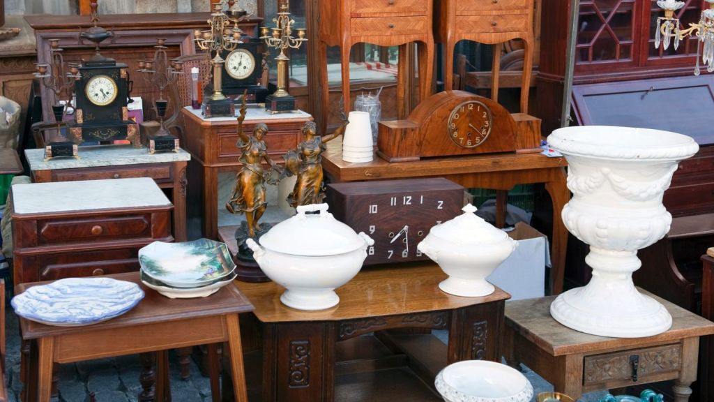 Valuable items can be given to family or sold by auction houses. Photo: iStock