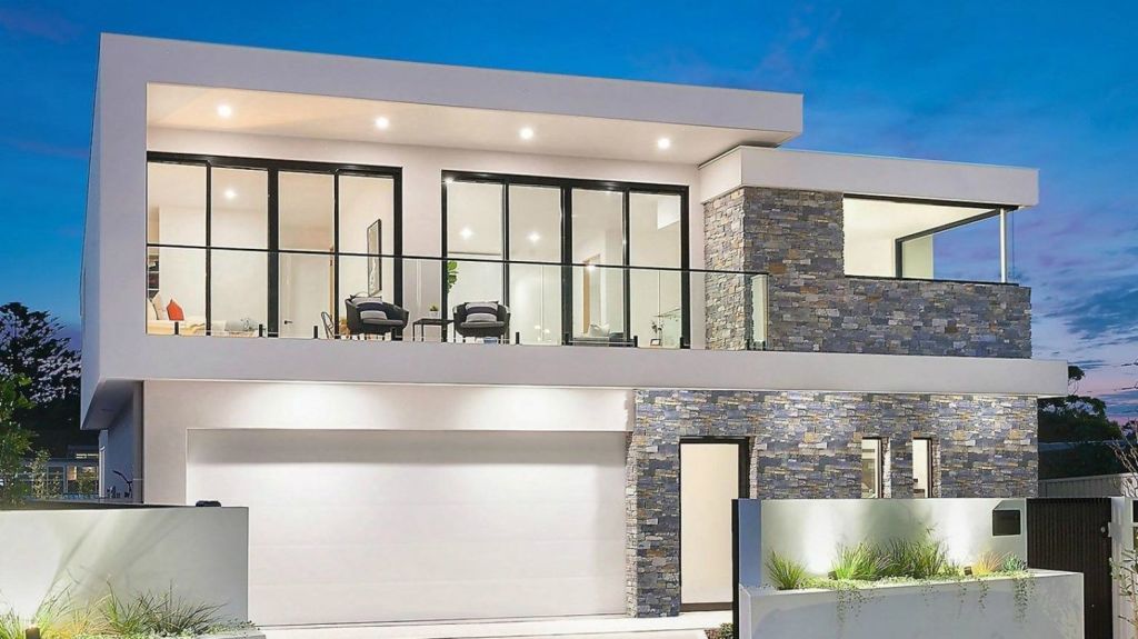 Bidding for the newly-built Greenhills Beach home failed to reach the $3.5 million reserve.