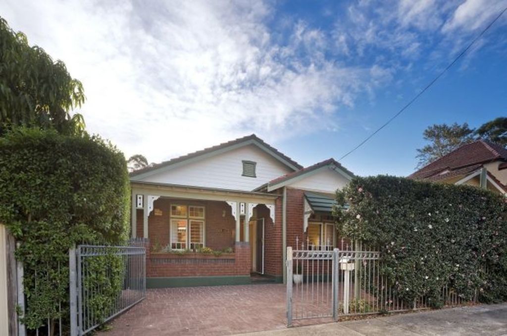 Lending restrictions lead to a drop in Sydney's auction clearance rate