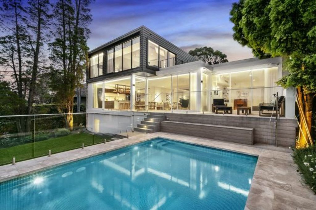 Sydney auction clearance rates continue to nosedive