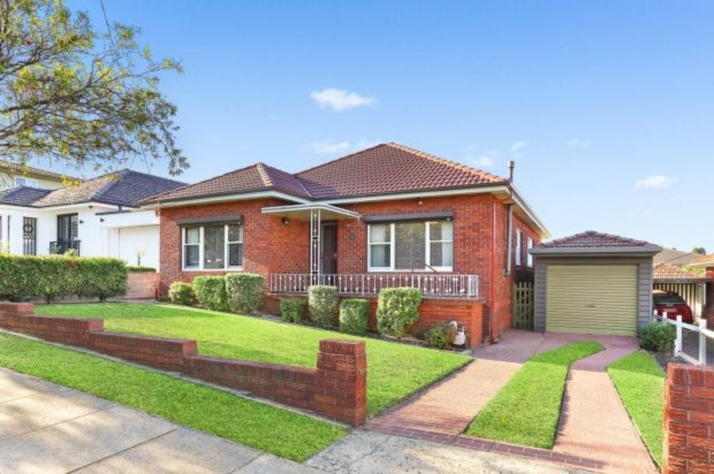 Sydney's auction clearance rate drops again this weekend
