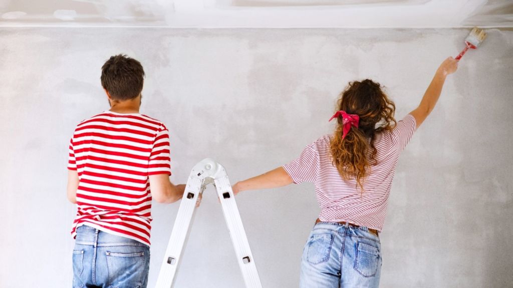 Pintar uma casa sozinho pode ser um negócio arriscado.  Foto: iStock