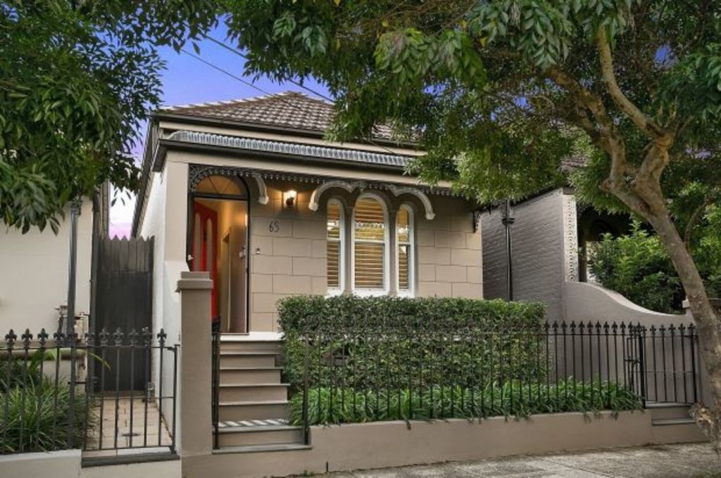 Buyers decide to watch and wait as Sydney clearance rate plunges