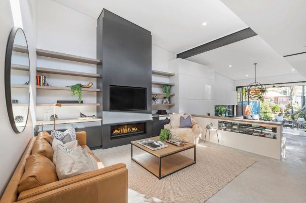 Sydney family turn 'pretty much unliveable' cottage into ultra chic retreat