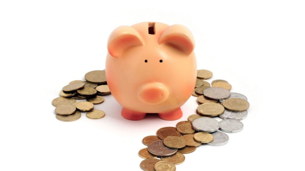 More Australian are dipping into their savings to make ends meet and are also saving less, ME Bank's bi-annual Household Financial Comfort Report found. Photo: SHUTTERSTOCK