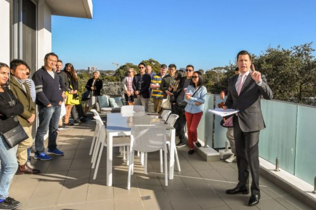 Buyers hold back at Lane Cove auction after passing in at $1.2 million