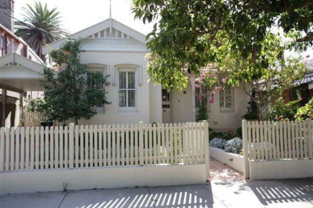 Fairfax heiress trades Fairwater for $3.8m digs in Rose Bay