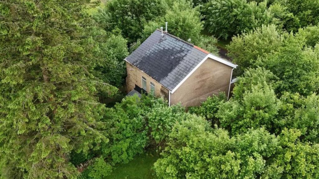 2 Lawrence Terrace, Troedrhiwfuwch, New Tredegar, Gwent, NP24 6LR