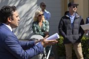 Melbourne's auction clearance rates slip below 40 per cent