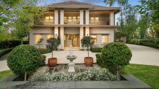 In this neighbourhood, lovely gardens frame timeless homes