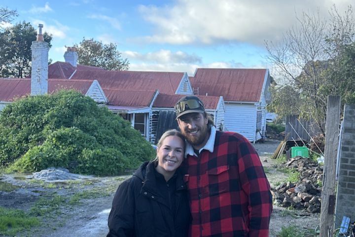 How a wily 15-minute wait secured an Aussie couple their dream home