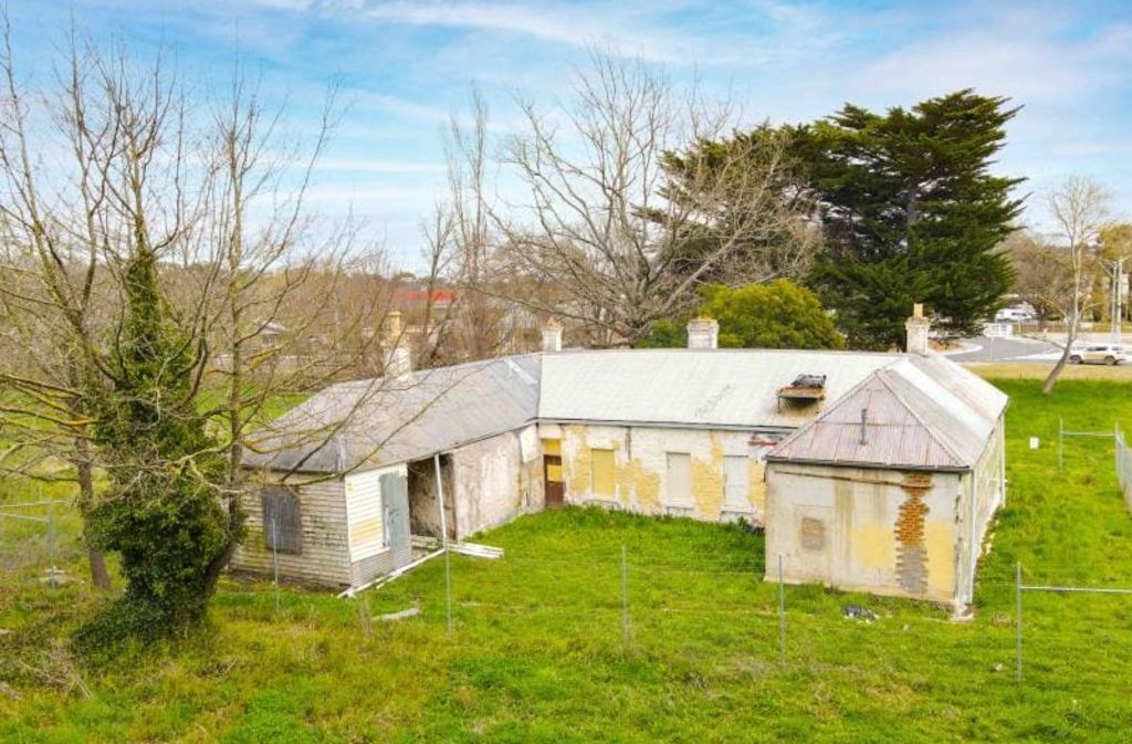 Good news in Gisborne: Former Macedon House Hotel sells above expected price on same day as The Block auctions
