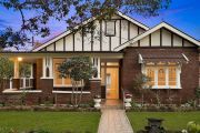 Sydney auction clearance rate slumps to 44.5 per cent