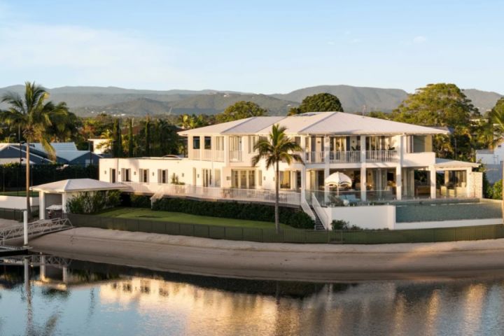 Fitness star Kayla Itsines splashes $13m on Gold Coast waterfront home