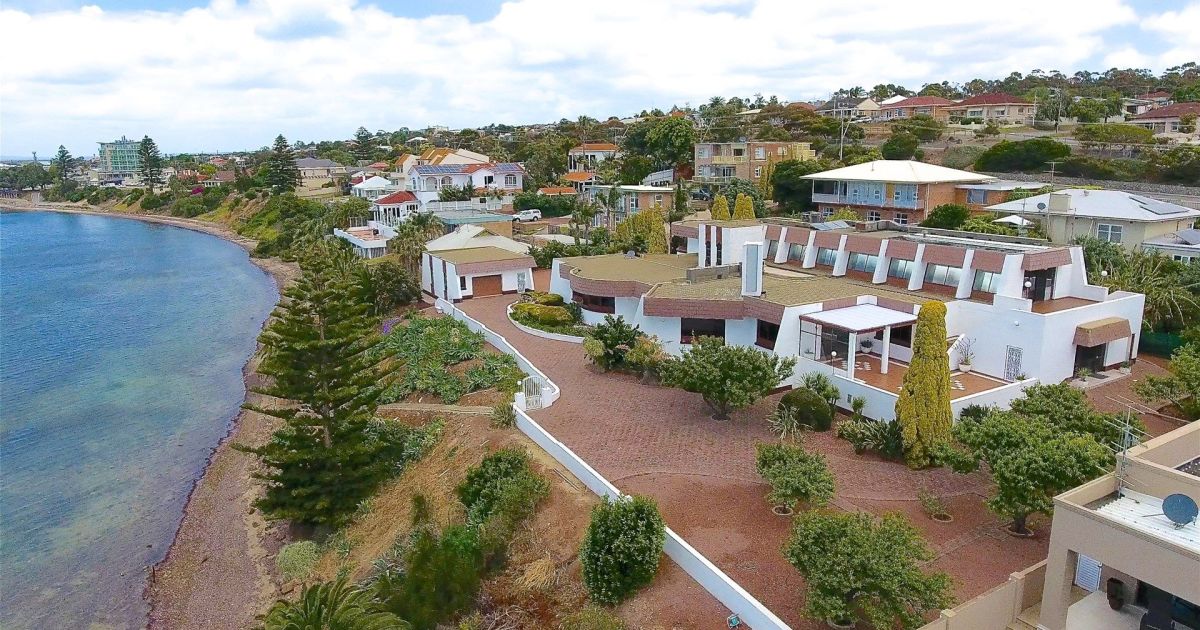 On Port Lincoln’s millionaires’ row, enormous waterfront mansion hits
