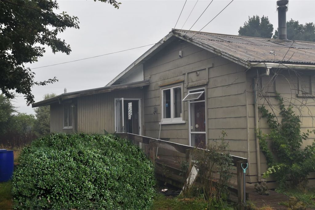 The New Zealand house so bad that even the real estate agent calls it