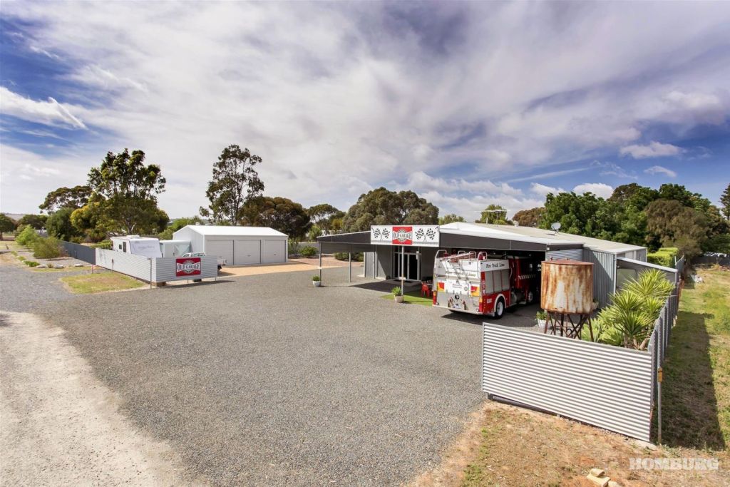 Happy Days Barossa Valley house featured in Instant Hotel up for sale