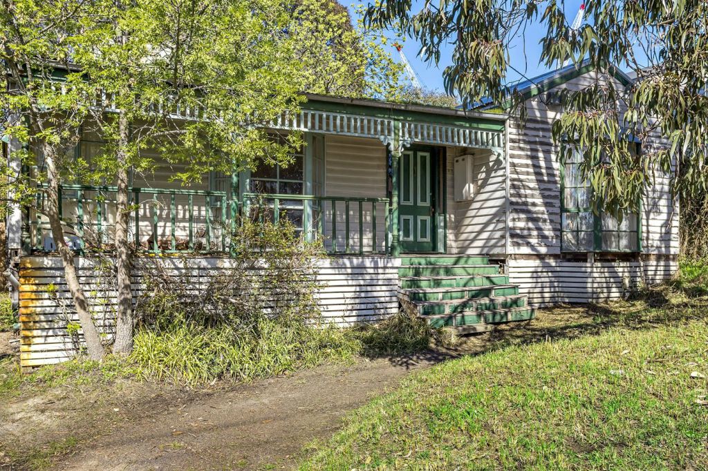 Glen Waverley house prices soar as buyers look for top state schools