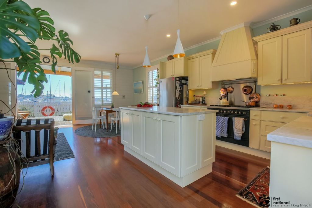 House on littleknown Raymond Island for sale, new buyer must love wildlife