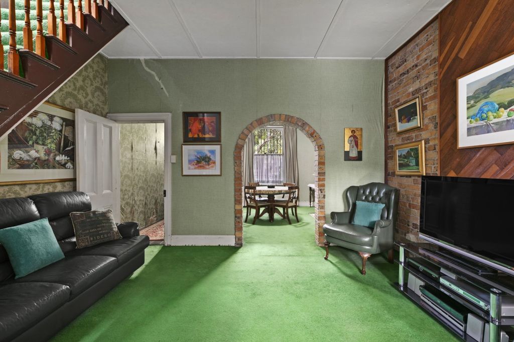 Sydney auctions Alexandria terrace smashes reserve by 450,000, sells for 2.25m