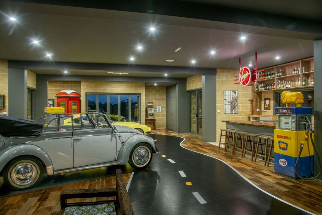 Johns River estate for sale comes complete with aircraft hangar and