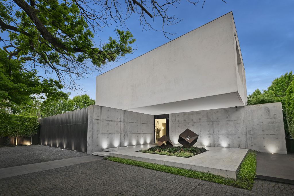 Contemporary Kooyong Road, Toorak house sells for 13m+, a gain of 1m