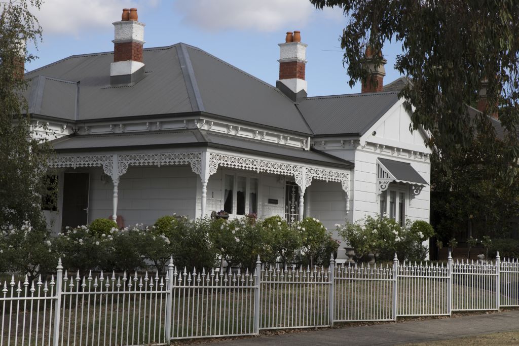 Is Essendon the west's answer to Melbourne's privileged eastern suburbs?