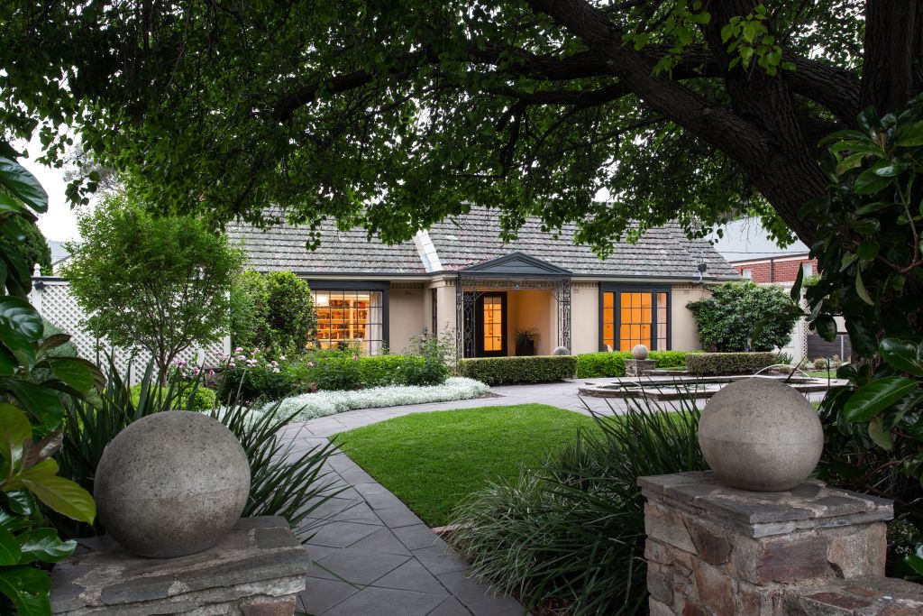 Adelaide Foothills Home to some of the best schools and homes in the state