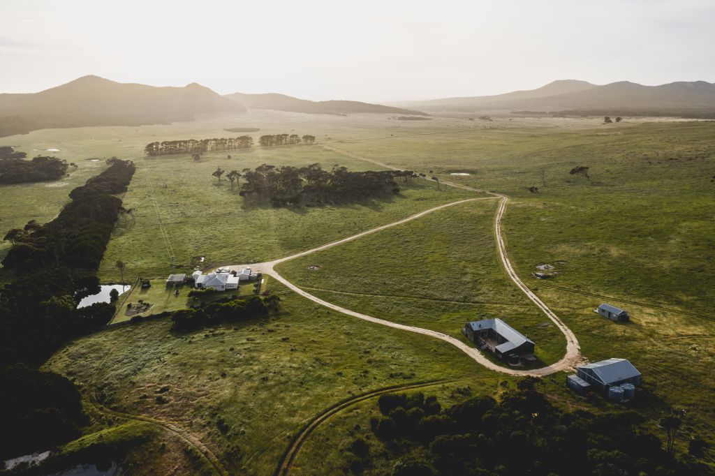 'The ultimate seachange destination' The family living a simpler life on remote Flinders Island