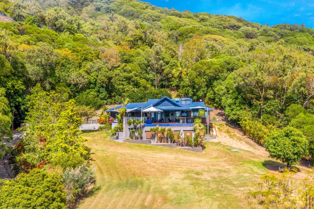 Kyle Sandilands splashes on tropical holiday home
