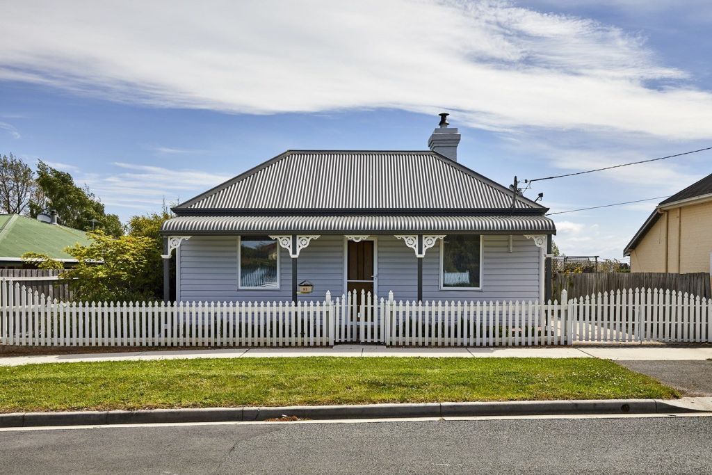 Flee the mainland in one of these cute Tasmanian homes under 500,000