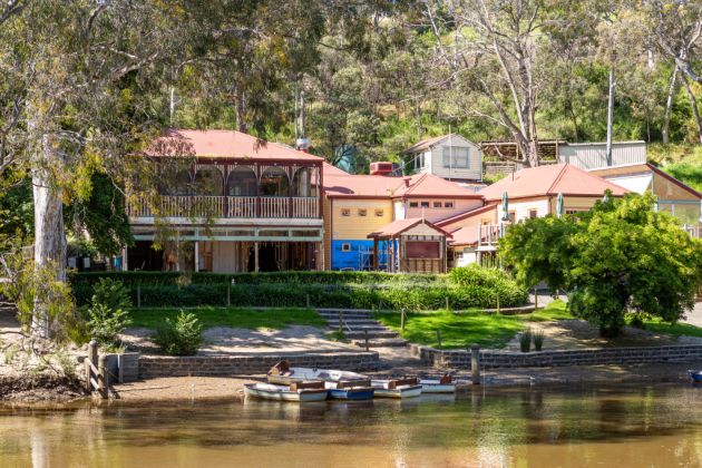 Domain Neighbourhoods Kew