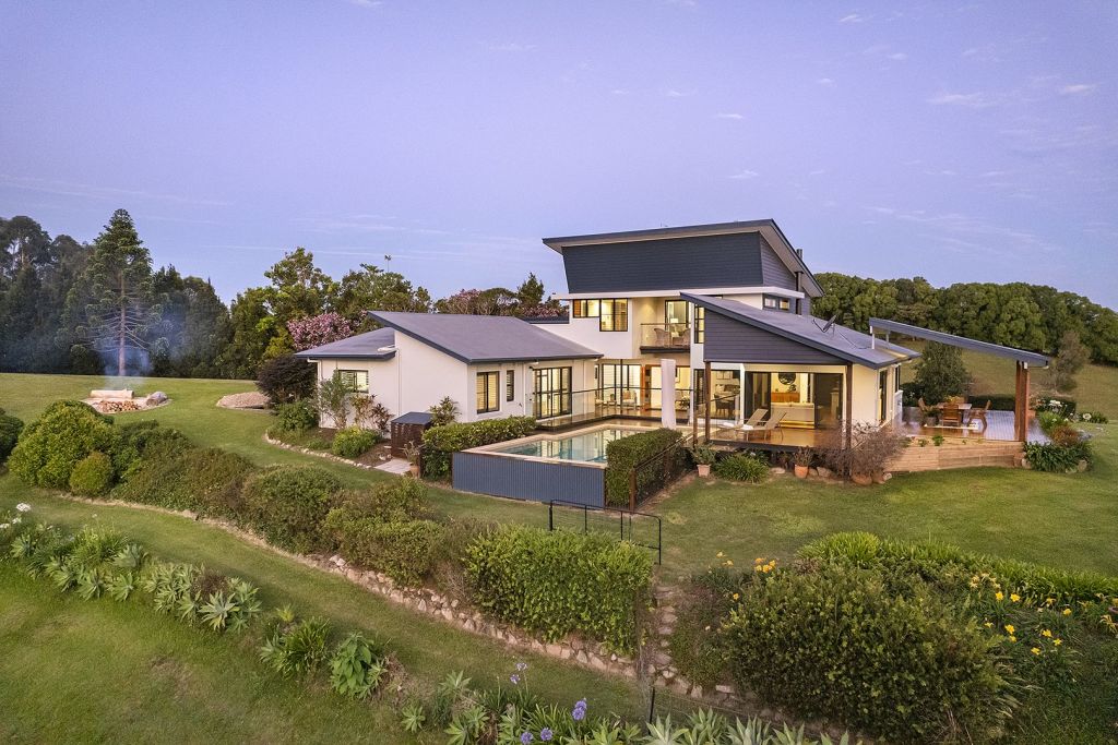 7 homes for sale that hold onto that summer feeling