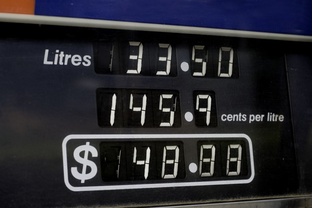 When possible, fill up at the cheapest point in the fuel price cycle.