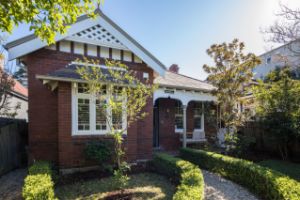 Low stock levels help inner-Sydney auction recovery