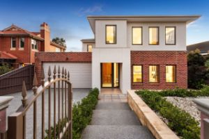 Chilly weather no barrier to buyers as Melbourne clearance rate soars