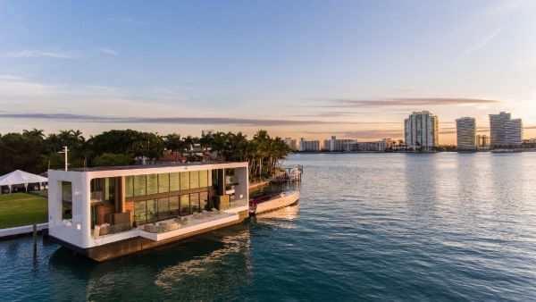 Ugh: Miami-based company floats multimillion-dollar water-borne houses to counter rising sea levels 4_2_mcra0h
