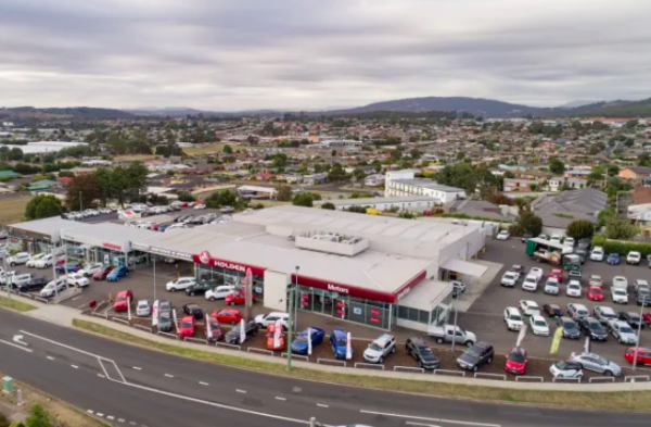 Ex-Queensland premier Campbell Newman buys Tassie car yards